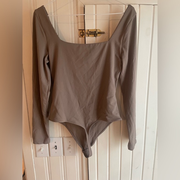 Babaton Taupe Long Sleeve Bodysuit - Picture 2 of 3